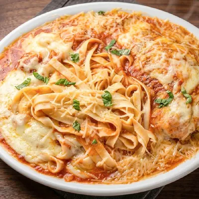 Talharim gratinado ao molho rosê
