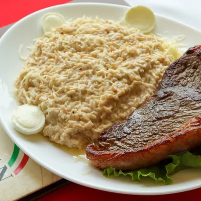 Picanha com acompanhamento cremoso