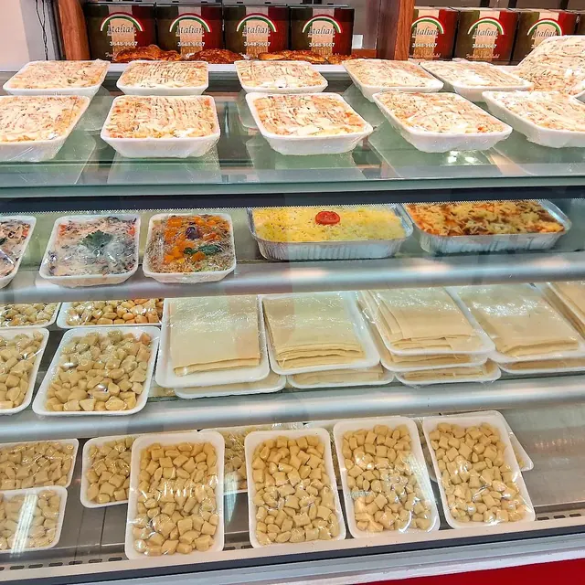 Vitrine de massas artesanais congeladas para levar